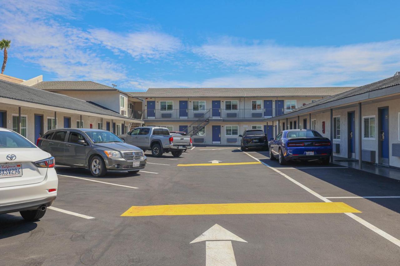 Hotel 6, Tustin, Orange County-ca 2*