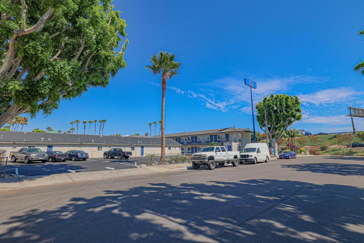 Hotel 6, Tustin, Orange County-ca 2*